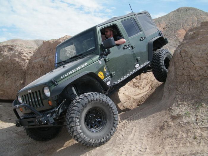 PJ3002: JEEP JK 4-DOOR ROCKER SKIDS